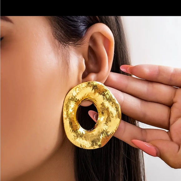 High Quality Exaggerated Large Circle Stud Earring - Picture 2 of 7
